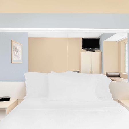 Microtel Inn And Suites Clear Lake Buitenkant foto